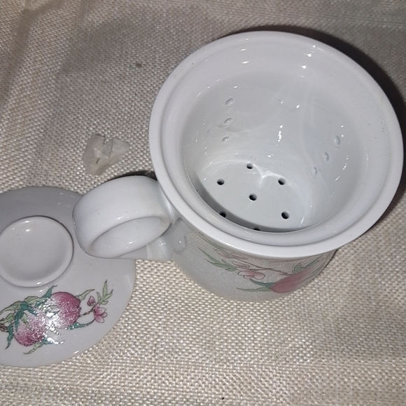 Ceramic Tea Cup with Lid Japan 10 Ounce Capacity NO Chips Cracks or Crazing - Picture 2 of 4